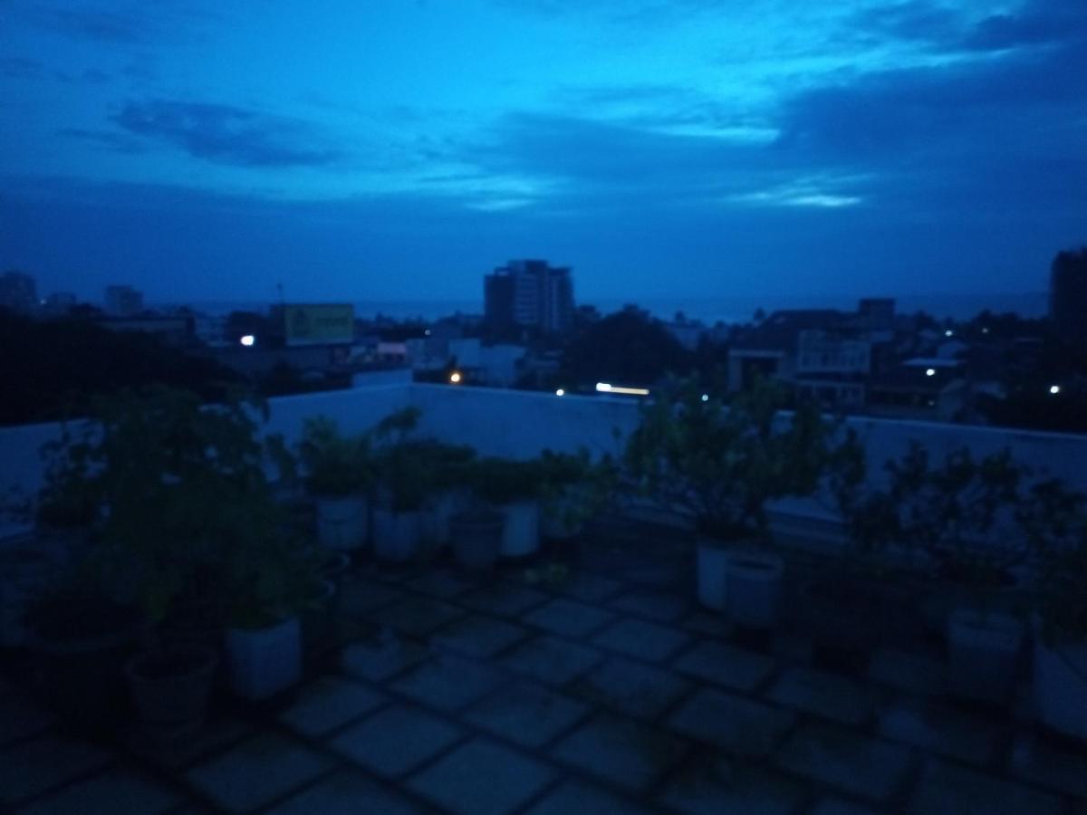 Ocean Pebbles Apartment Dehiwala-Mount Lavinia Exterior photo