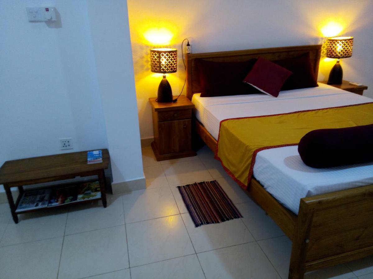 Ocean Pebbles Apartment Dehiwala-Mount Lavinia Exterior photo