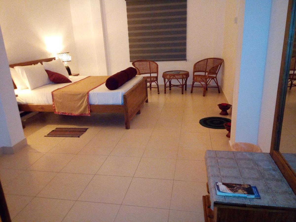 Ocean Pebbles Apartment Dehiwala-Mount Lavinia Exterior photo