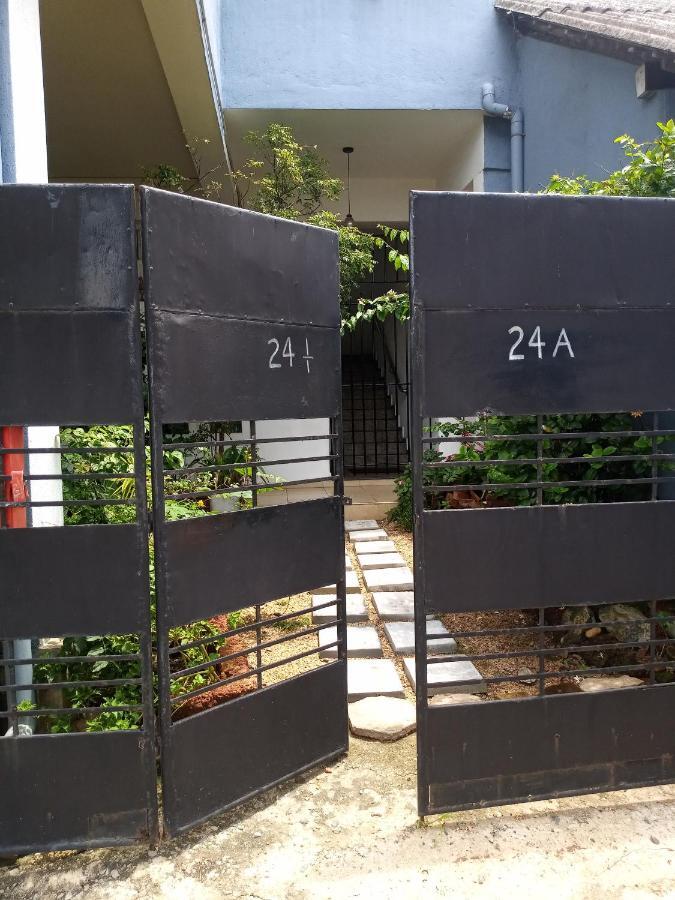Ocean Pebbles Apartment Dehiwala-Mount Lavinia Exterior photo