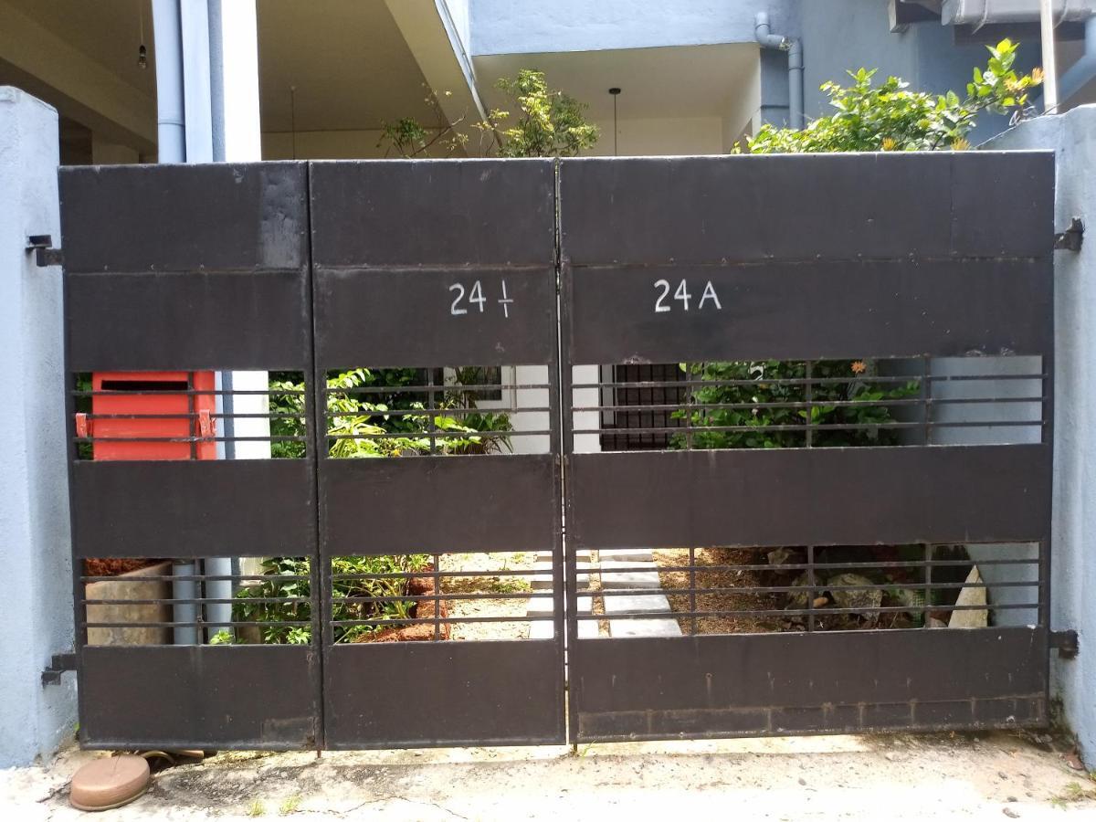 Ocean Pebbles Apartment Dehiwala-Mount Lavinia Exterior photo