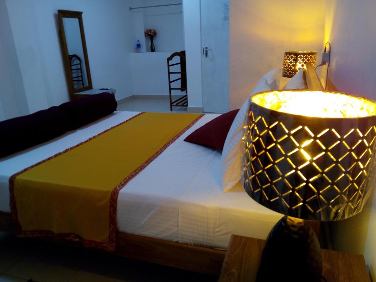 Ocean Pebbles Apartment Dehiwala-Mount Lavinia Exterior photo