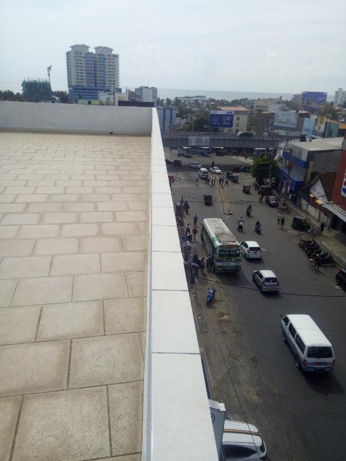 Ocean Pebbles Apartment Dehiwala-Mount Lavinia Exterior photo