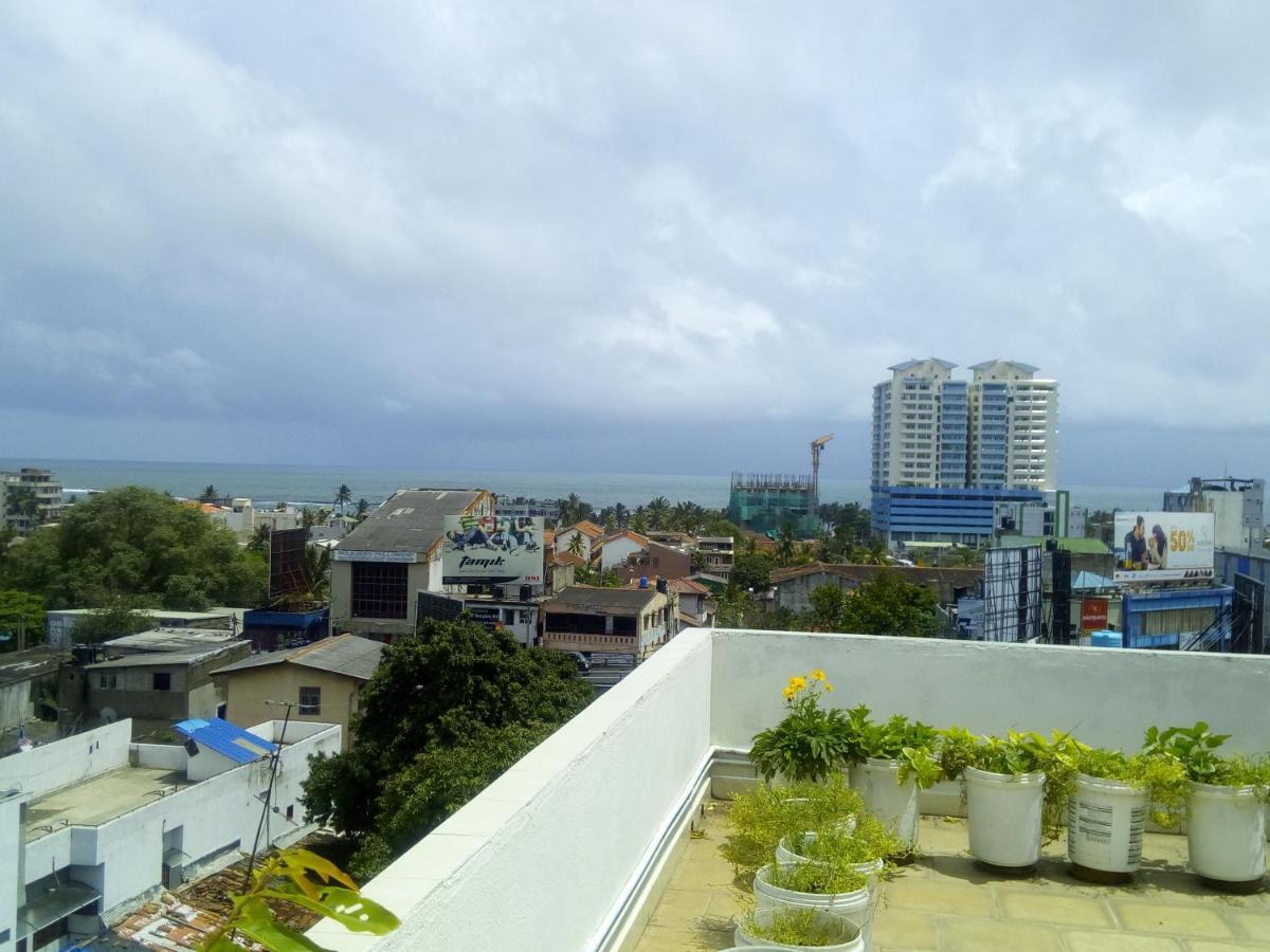 Ocean Pebbles Apartment Dehiwala-Mount Lavinia Exterior photo